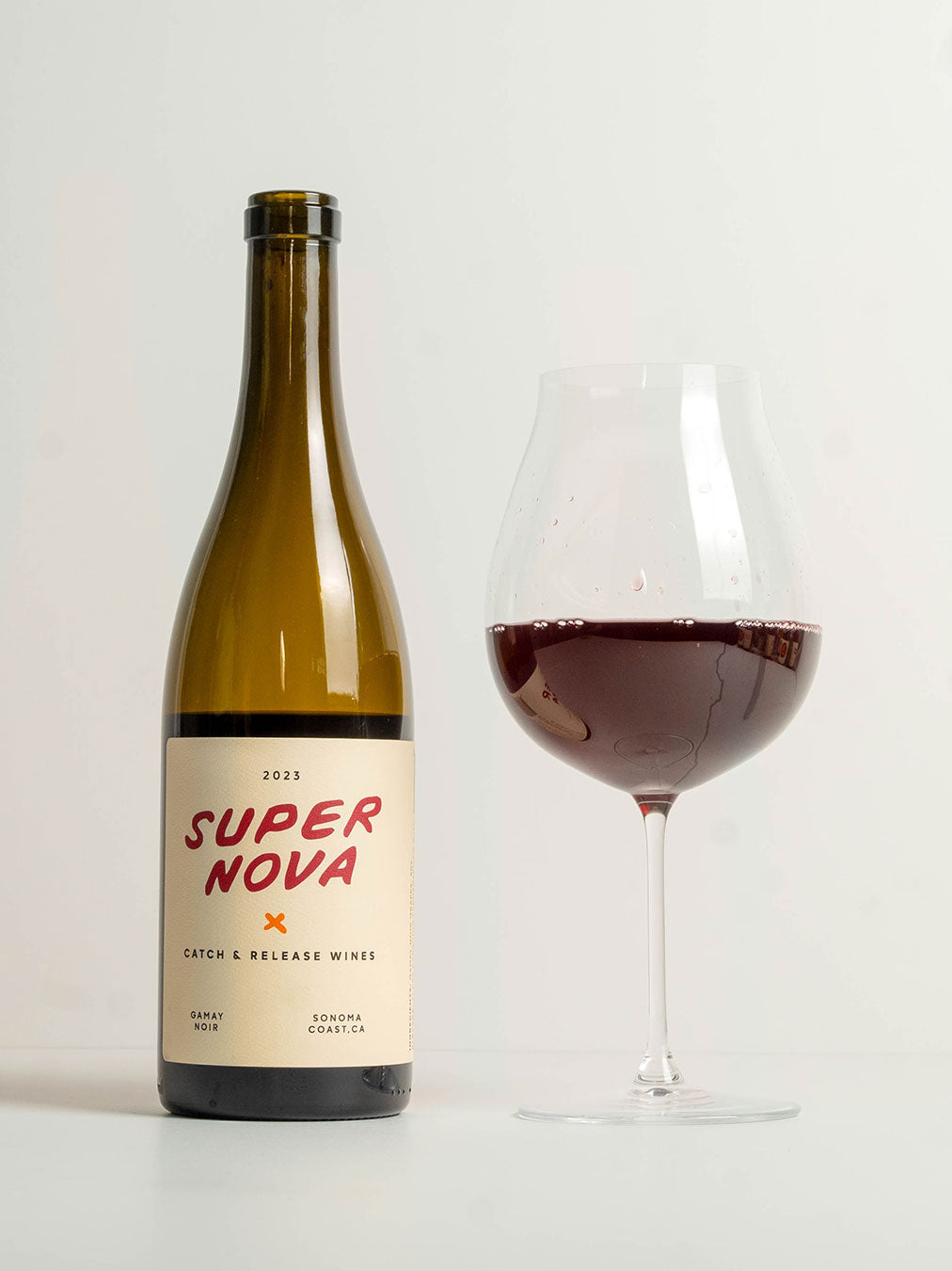 Catch & Release California Natural Wine Supernova Gamay bottle shot with poured glass next to it