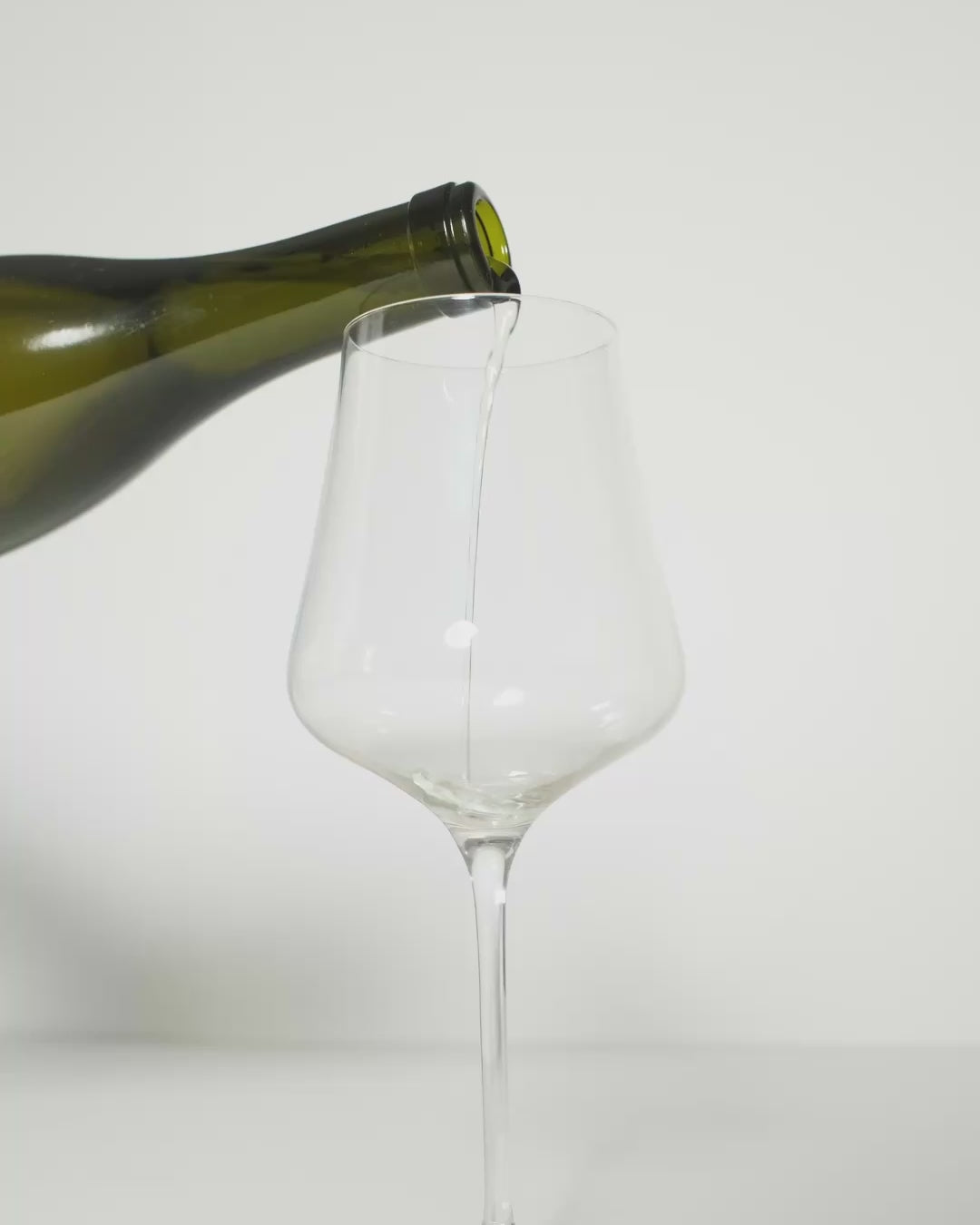 Catch & Release Natural Wine biodynamically farmed Pinot Gris pouring a glass of wine video